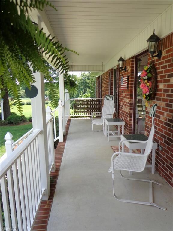 2442 Linnie Ct, Asheboro, NC 27205 - photo 3