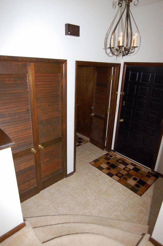 1788 Arborhill Dr, Columbus, OH 43229 - photo 3