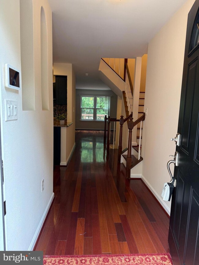 14462 Long Channel Cir, Germantown, MD 20874 - photo 2