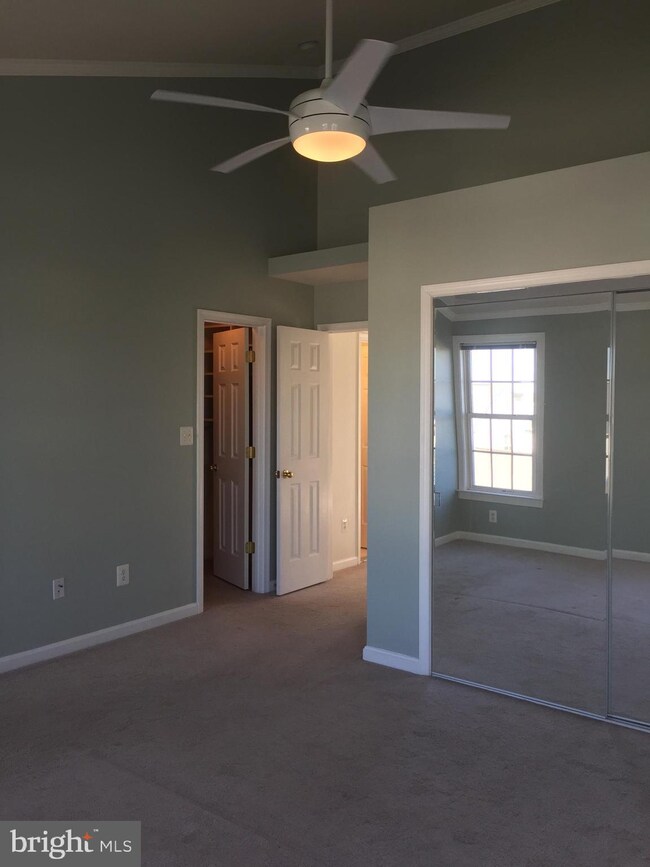 42694 Rolling Rock Square, Chantilly, VA 20152 - photo 5