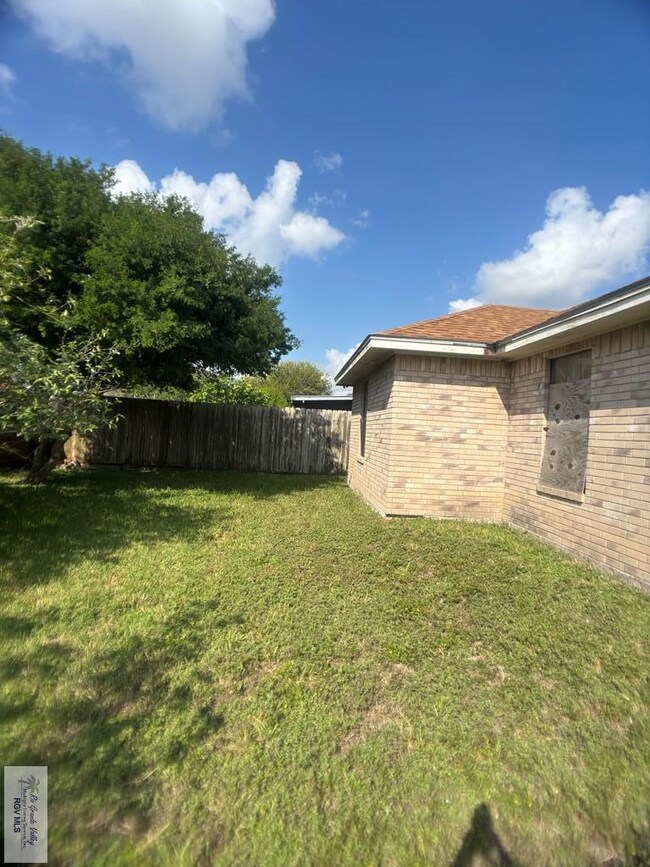 618 Mandarine Ln, Brownsville, TX 78521 - photo 5