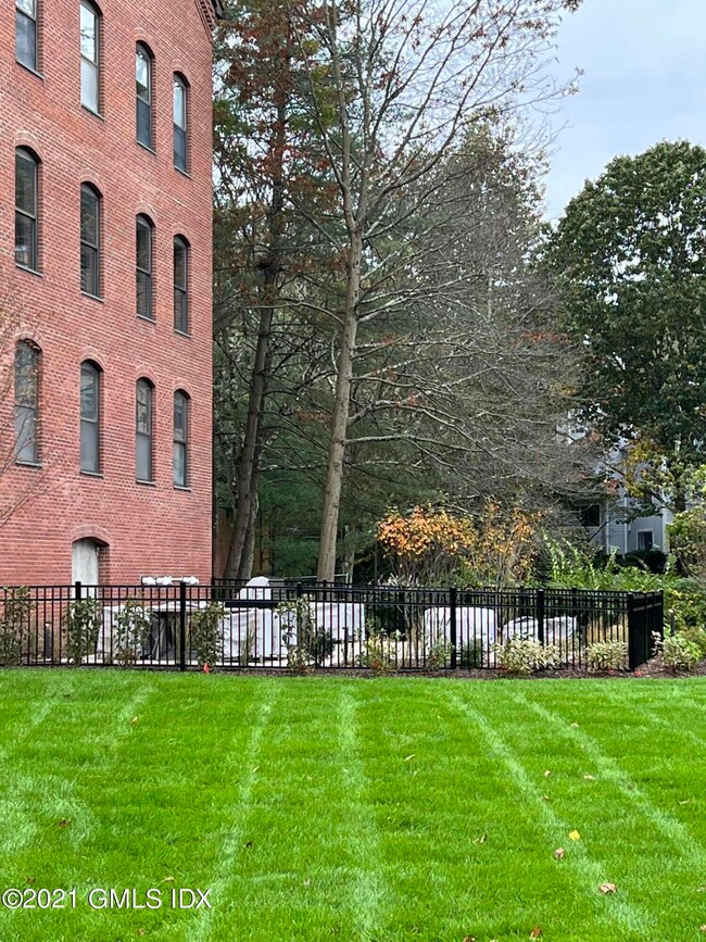 328 Pemberwick Rd unit 5, Greenwich, CT 06831 - photo 5