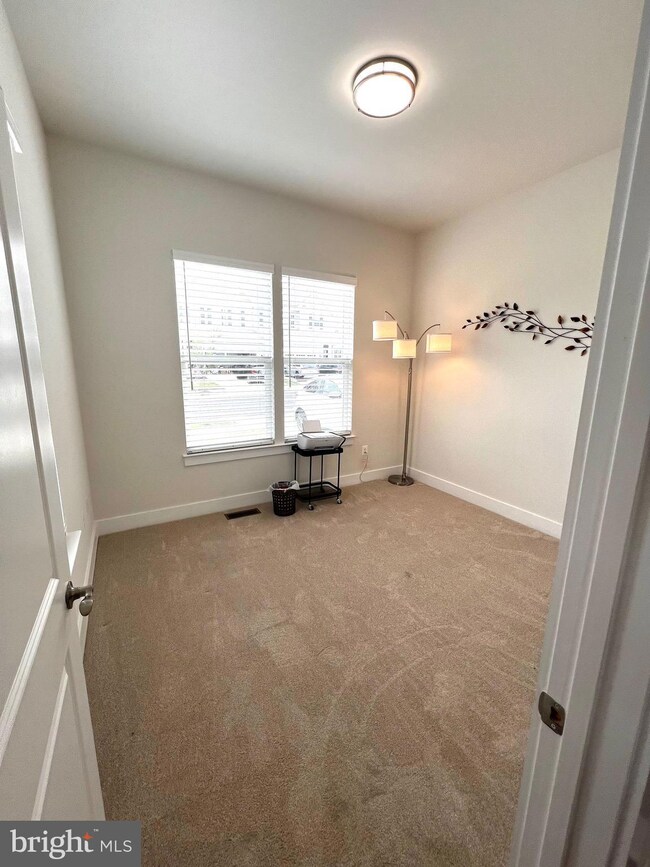 2873 Town View Cir, New Windsor, MD 21776 - photo 5