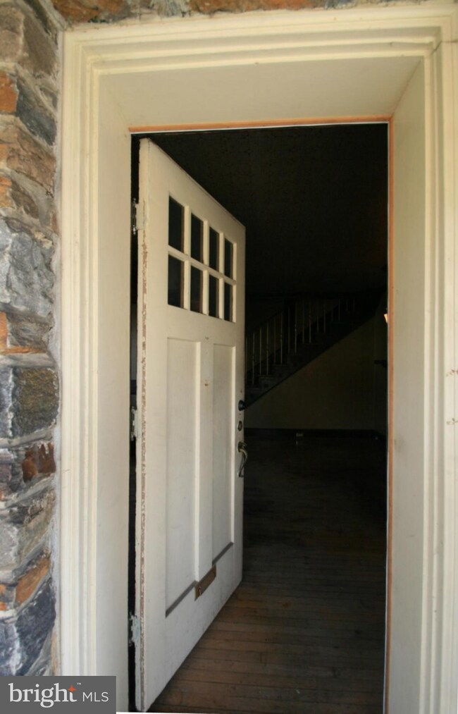 401 E 39th St, Baltimore, MD 21218 - photo 2