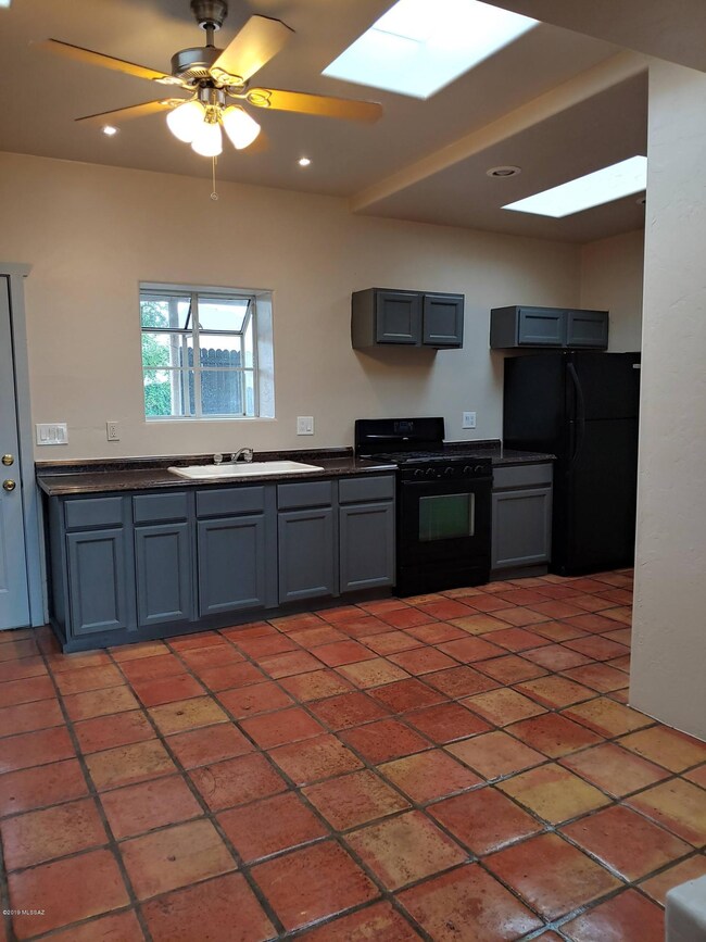 913 E Graybill Dr, Tucson, AZ 85719 - photo 4