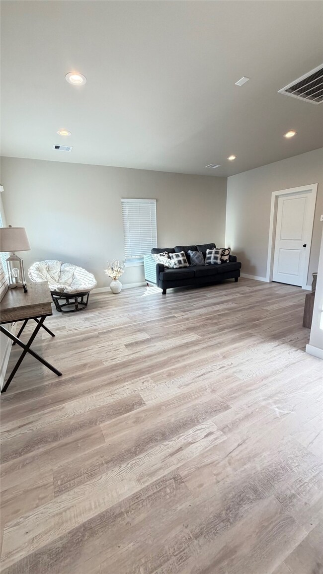 2115 Fulton St unit B, Houston, TX 77009 - photo 7