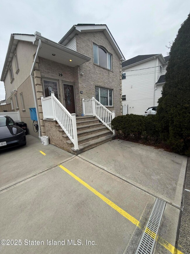 unlisted-address, Staten Island, NY 10309 - photo 2