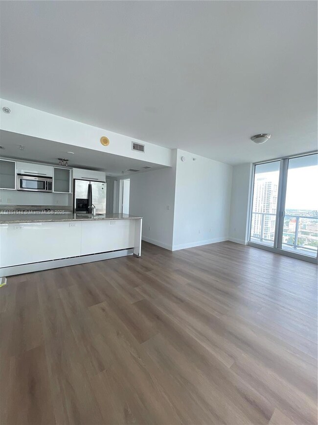 185 SW 7th St unit 2411, Miami, FL 33130 - photo 6