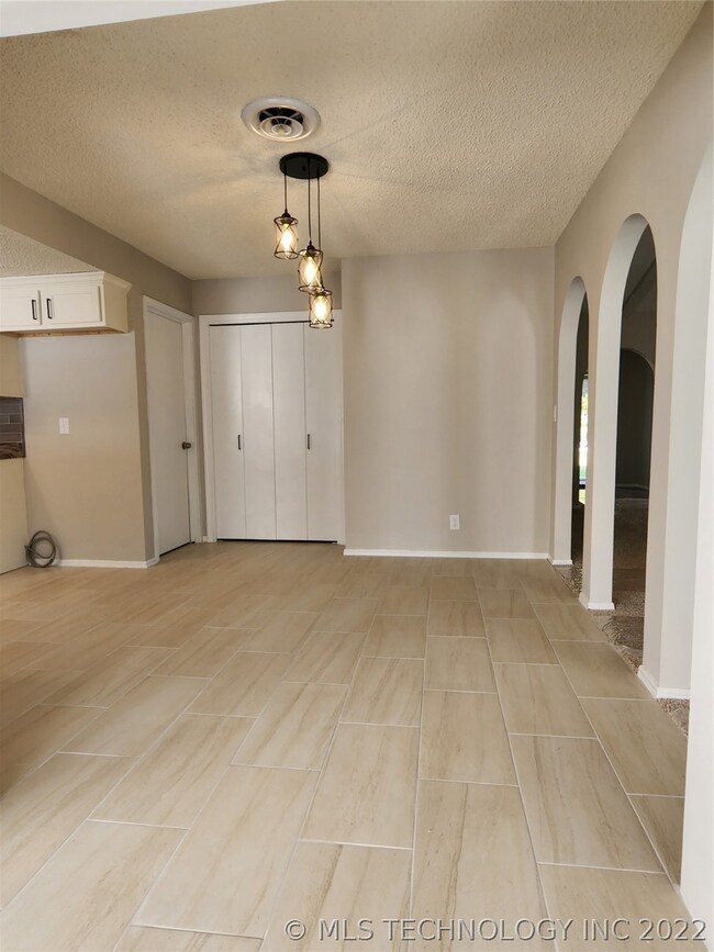 kitchen/dining area