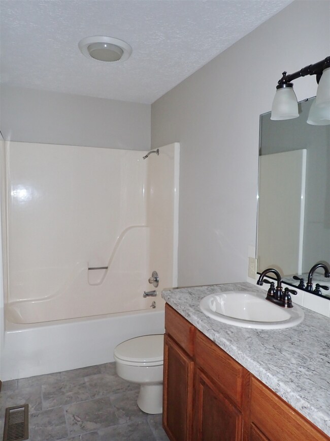 1121 E 33rd St, Marion, IN 46953 - photo 3