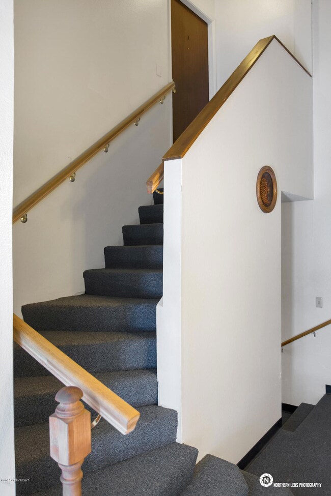 8_StairwayUnitEntry