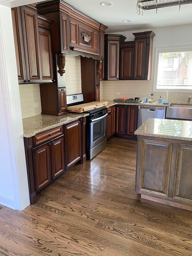 229 N Myrtle Ave, Elmhurst, IL 60126 - photo 4