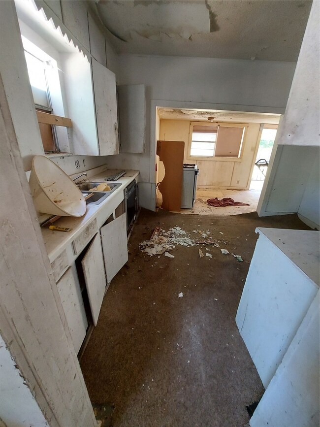 302 Acker St, Magnolia, TX 77354 - photo 6