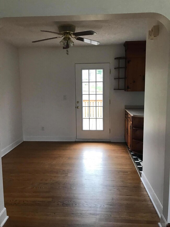 152 Grove Ave, Madison Heights, VA 24572 - photo 4