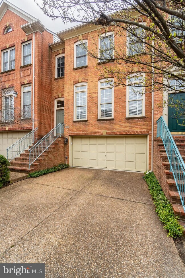 8023 Kidwell Hill Ct, Vienna, VA 22182 - photo 2