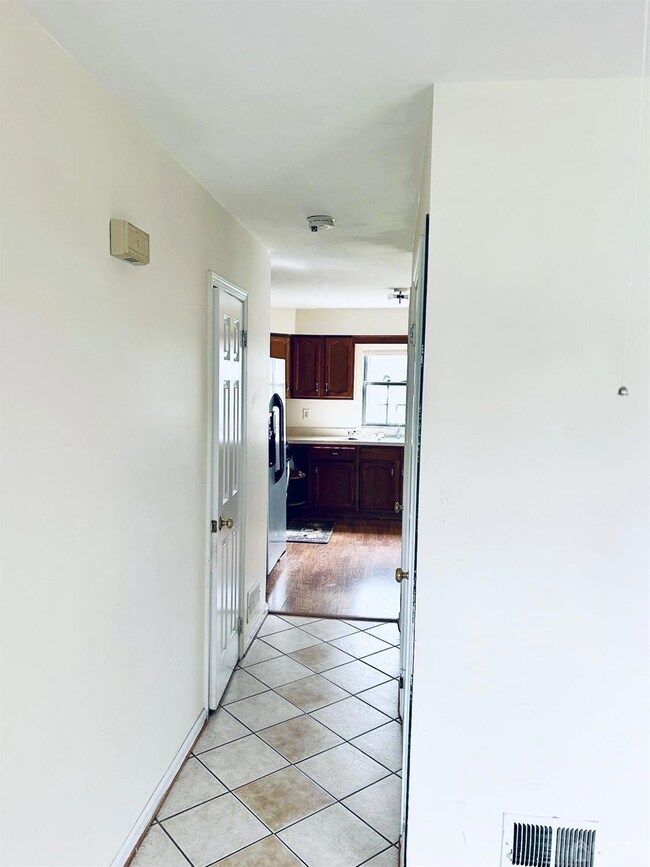 2303 Deerfield Dr unit 3, Edison, NJ 08820 - photo 5