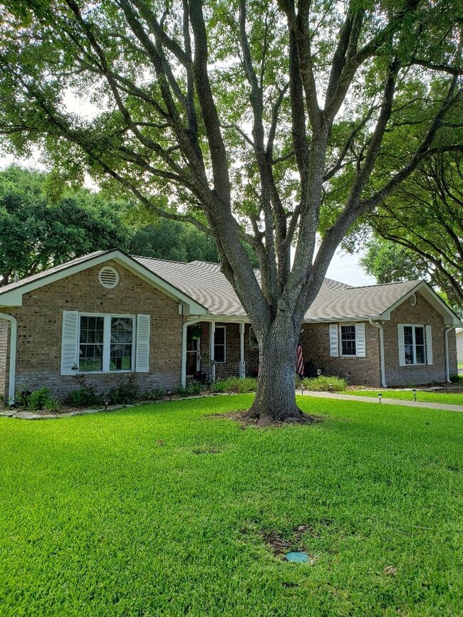 106 Tanglewood Dr, Fredericksburg, TX 78624 - photo 2