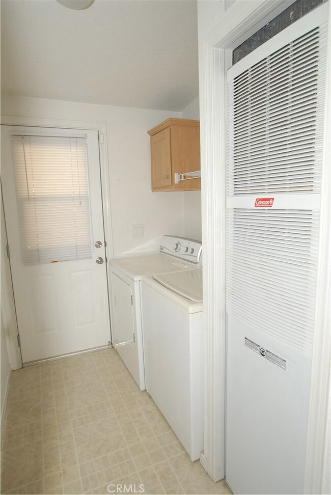 880 N Lake St, Hemet, CA 92544 - photo 7