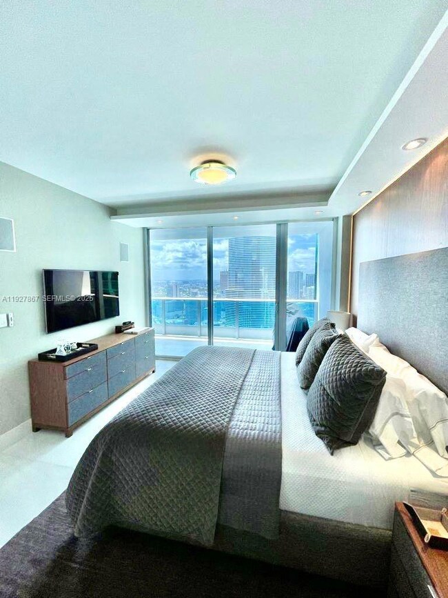 200 Biscayne Blvd Way unit 4310, Miami, FL 33131 - photo 5