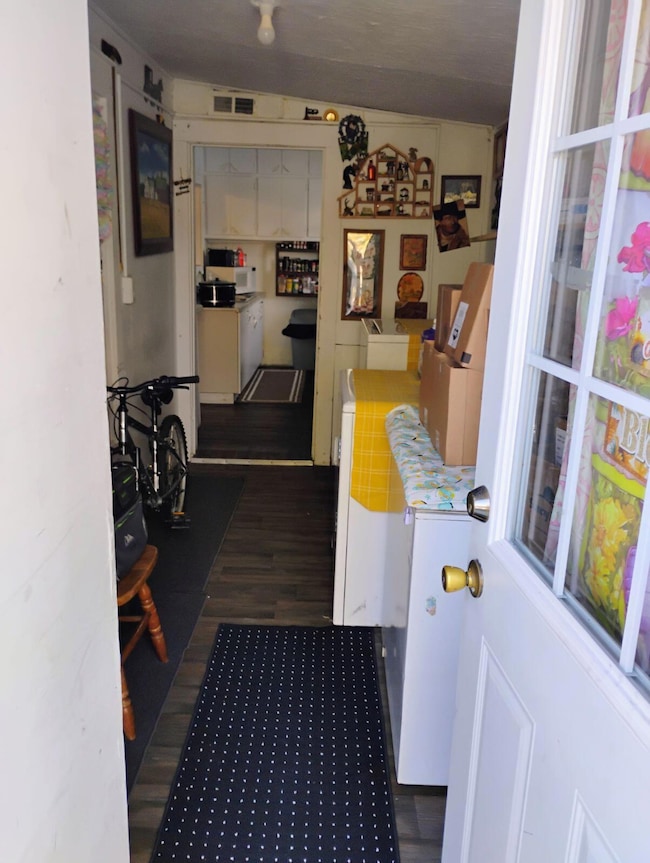 211 W 7th Laundry Room