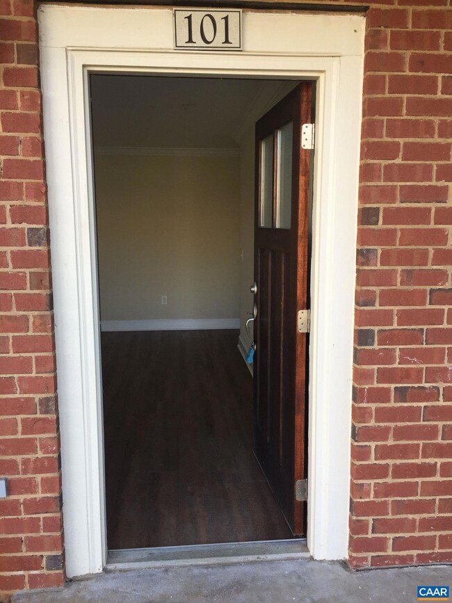 1845 Candlewood Ct unit 101, Charlottesville, VA 22903 - photo 4