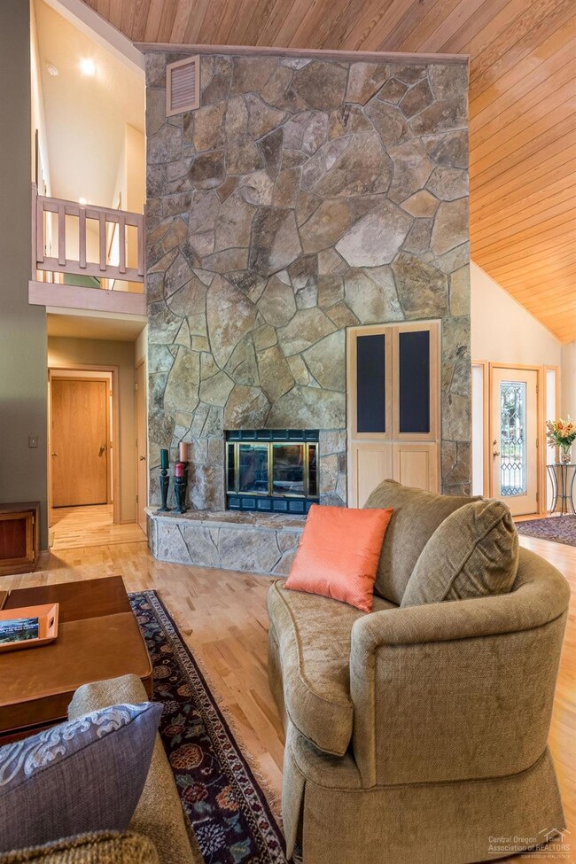 57377 Pole House Ln, Sunriver, OR 97707 - photo 3