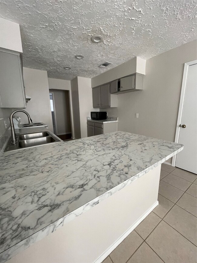 7319 Kite Hill Dr, Houston, TX 77041 - photo 2