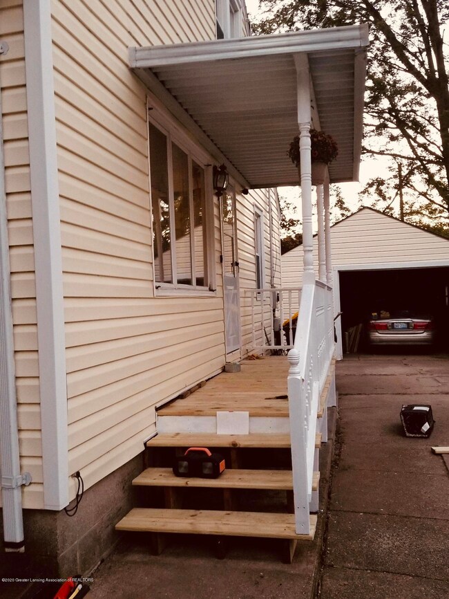 331 Julian Ave, Lansing, MI 48917 - photo 3