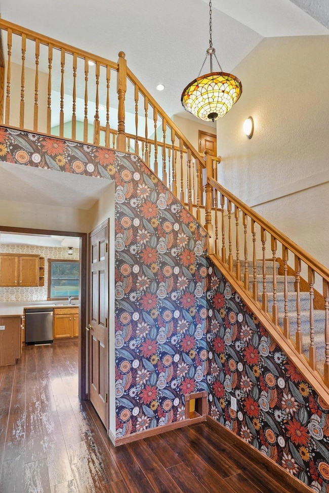 924 Creston Ave, Evansdale, IA 50707 - photo 5