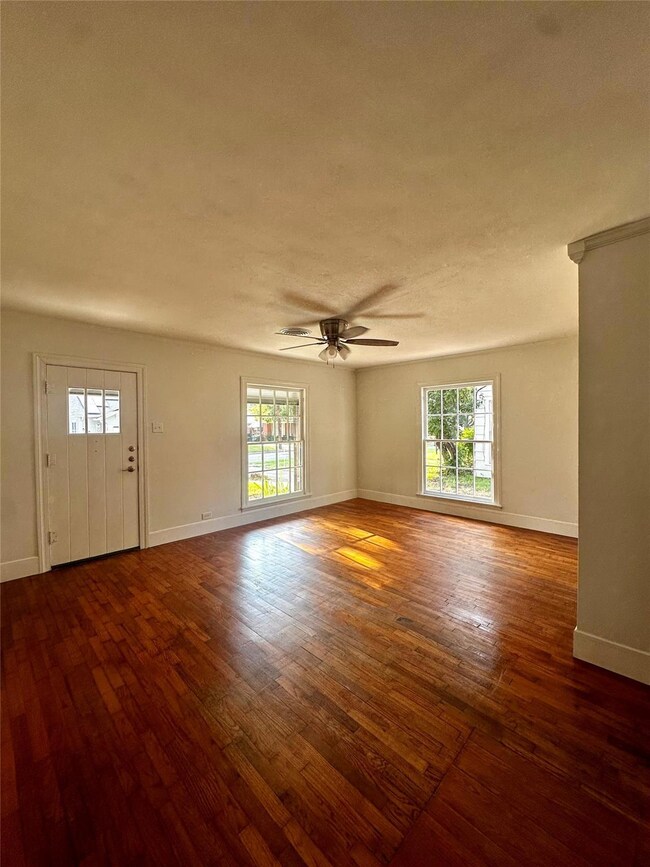 540 S Dixon St, Gainesville, TX 76240 - photo 7