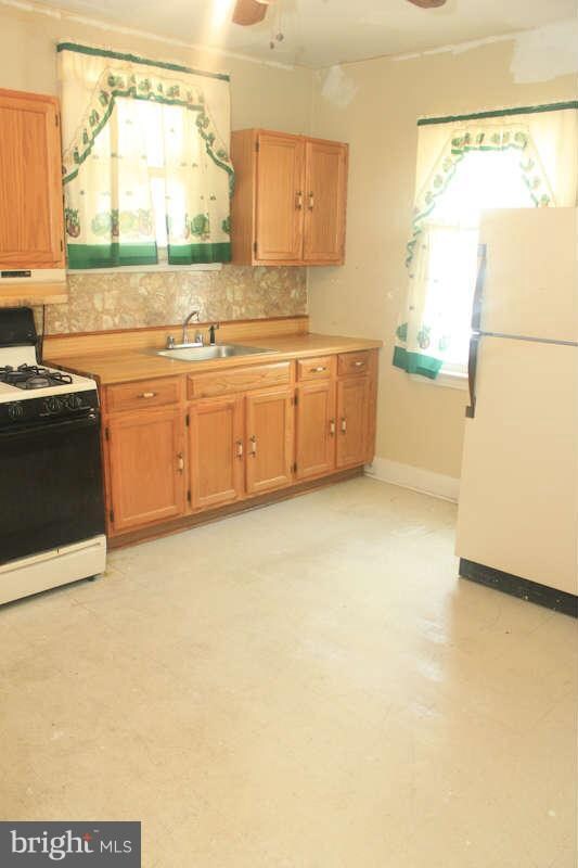 3719 Woodridge Rd, Baltimore, MD 21229 - photo 2