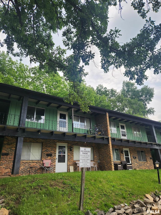 740 E Shore Dr unit 8, Pekin, IL 61554 - photo 2