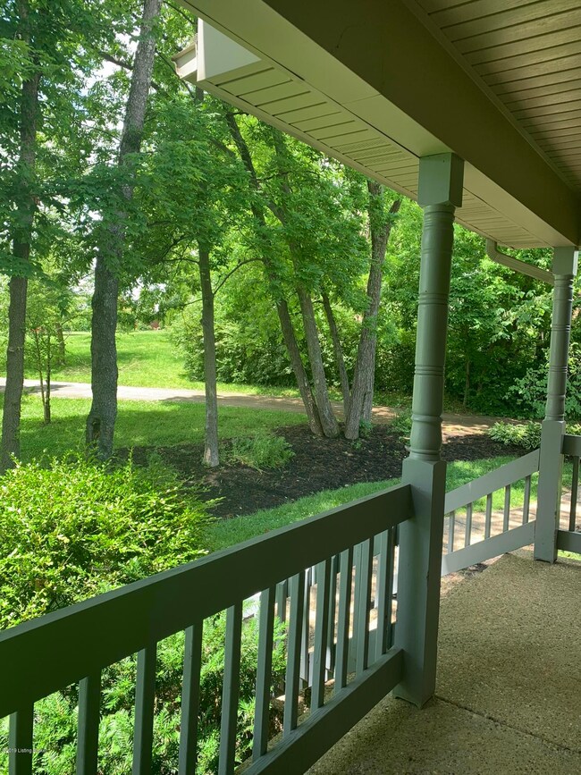 2010 Clarke Point Dr, Crestwood, KY 40014 - photo 4