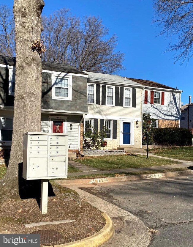 8562 Chester Grove Ct, Springfield, VA 22153 - photo 2