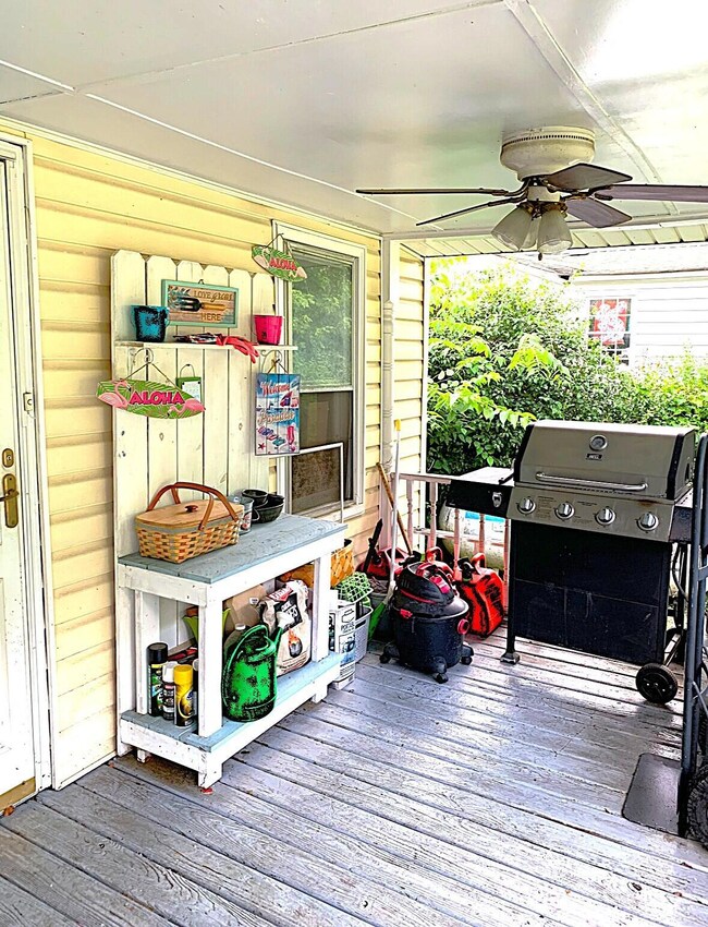 SPACIOUS REAR DECK