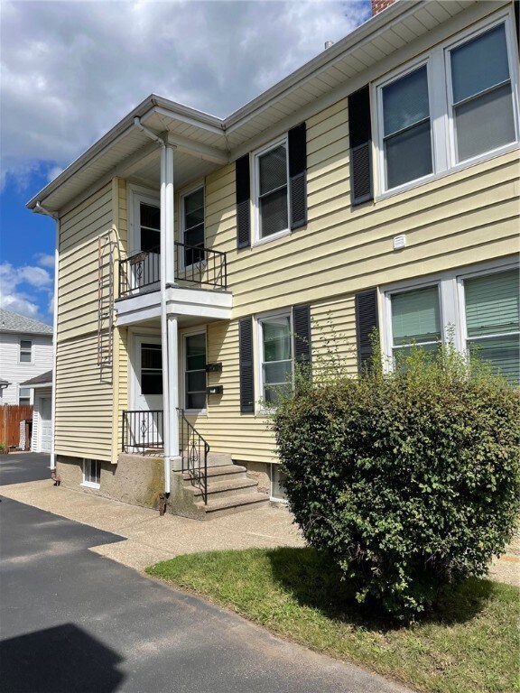 208 Norfolk Ave unit 2R, Pawtucket, RI 02861 - photo 2
