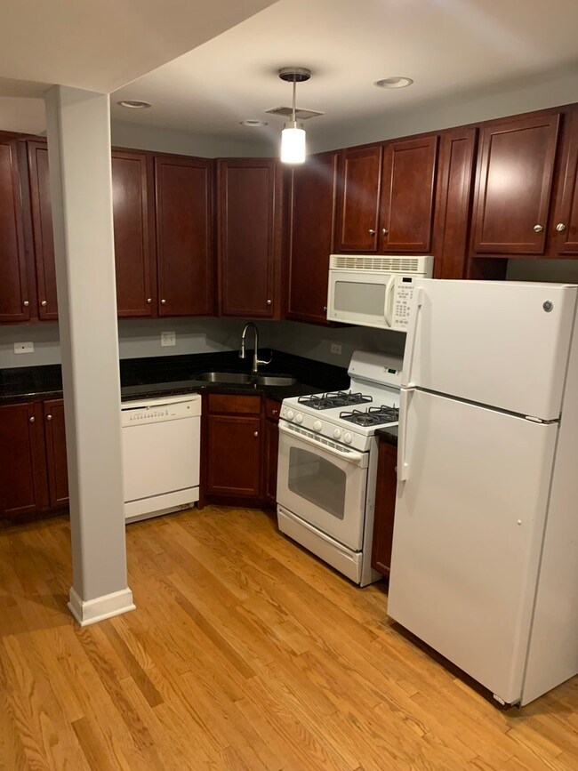 2737 W Arthur Ave unit G, Chicago, IL 60645 - photo 2