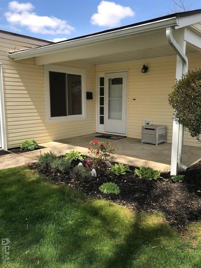 116 Empress Plaza unit C, Monroe Township, NJ 08831 - photo 3