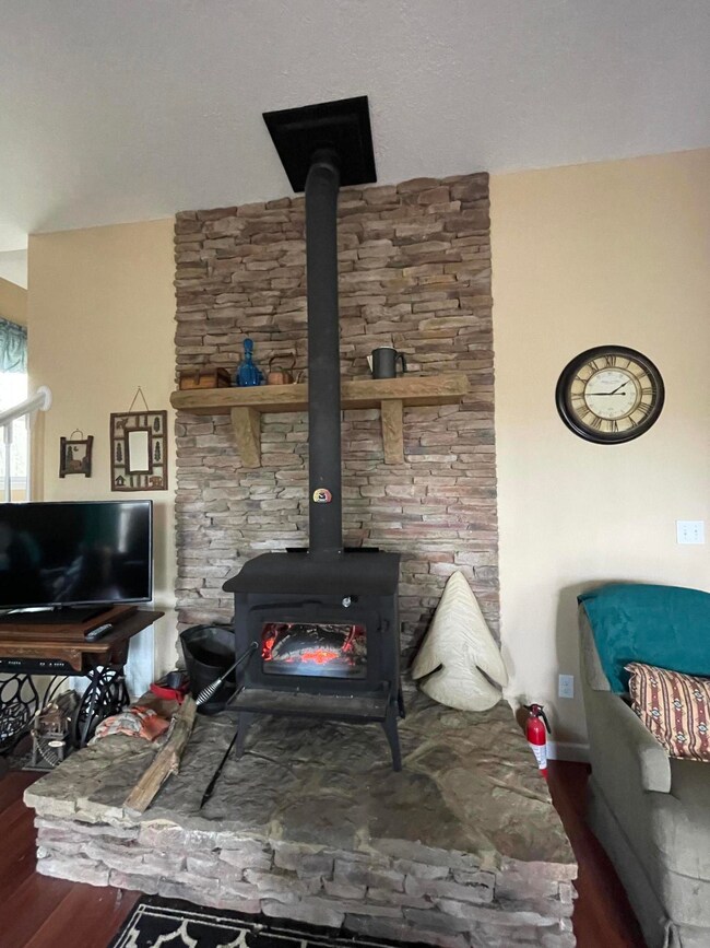 2037 Honey Creek Loop Rd, Allardt, TN 38504 - photo 7