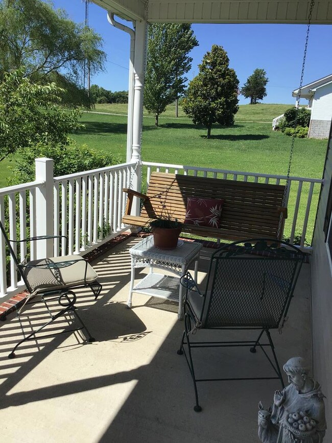 5551 Pendergrass Rd, Byrdstown, TN 38549 - photo 4