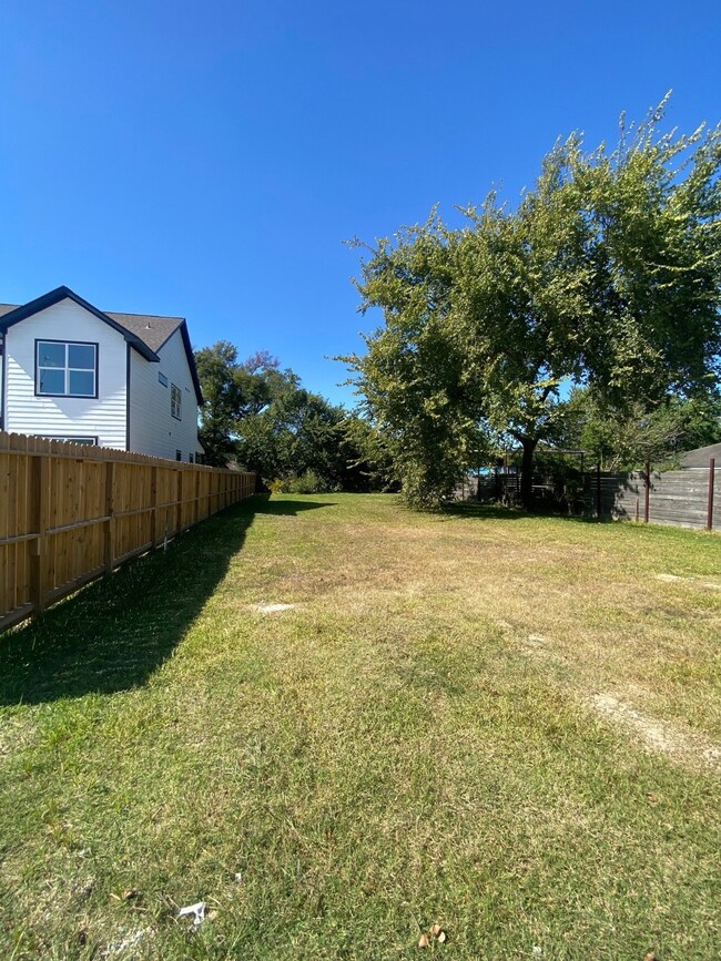 7813 Hirsch Rd, Houston, TX 77016 - photo 3