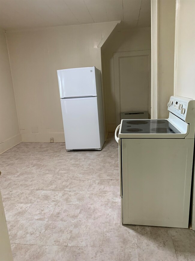 295 High St unit B, Barton, VT 05822 - photo 4