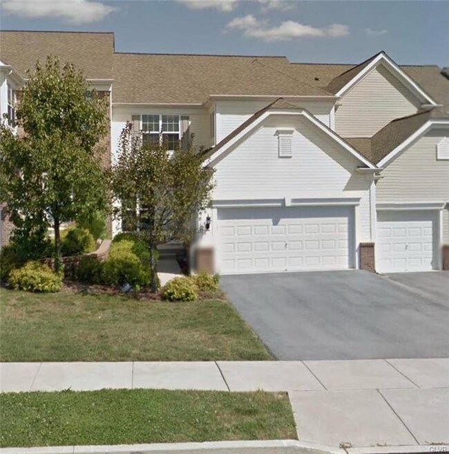 1817 Emerald Dr, Orefield, PA 18069 - photo 2