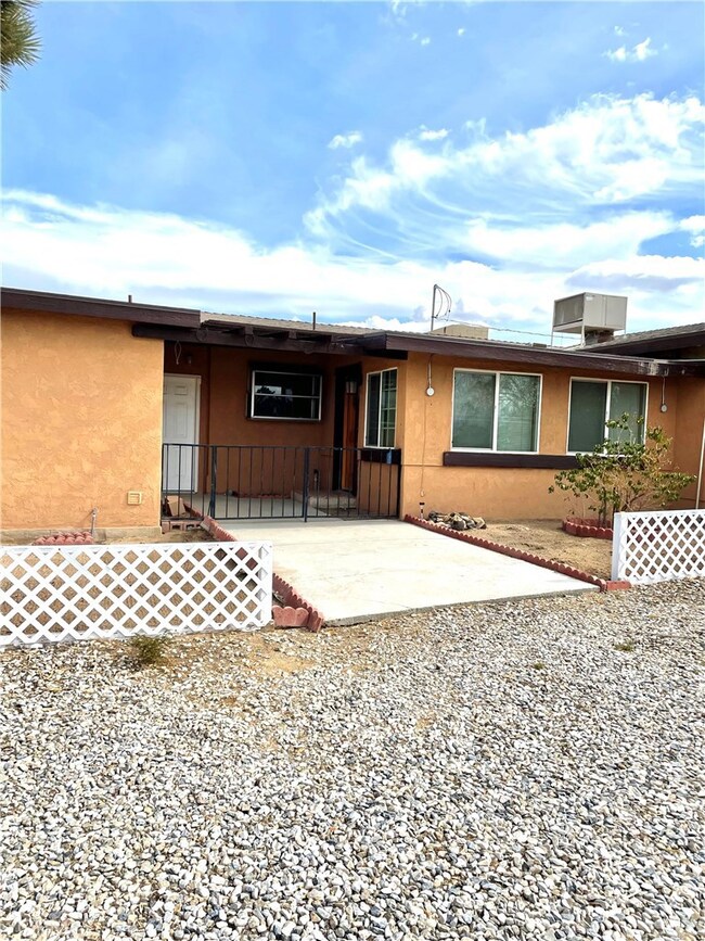 58717 Three Palms, Yucca Valley, CA 92284 - photo 3