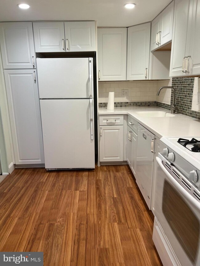 140 Old Forge Crossing, Devon, PA 19333 - photo 7