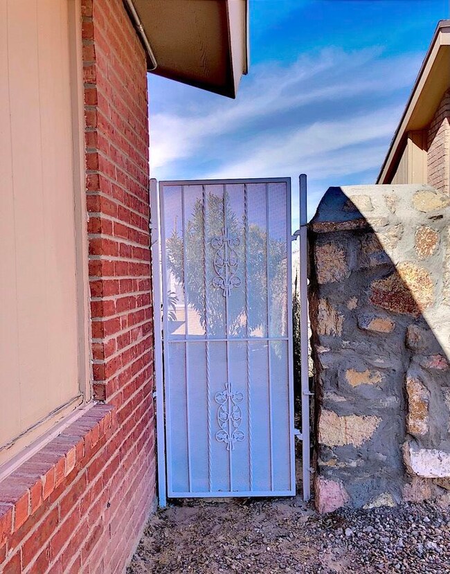 14401 Desierto Bueno Ave, El Paso, TX 79928 - photo 7