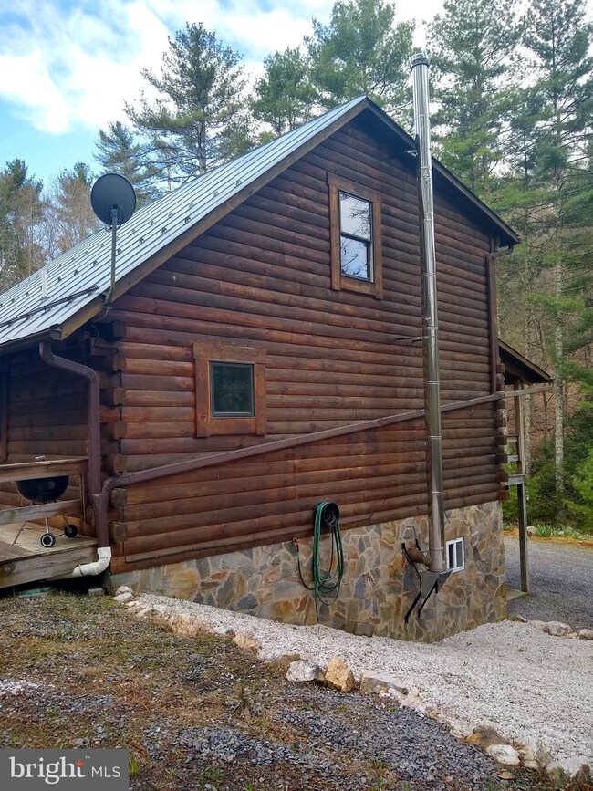 347 Gamble Run Rd, Sugar Grove, WV 26815 - photo 3