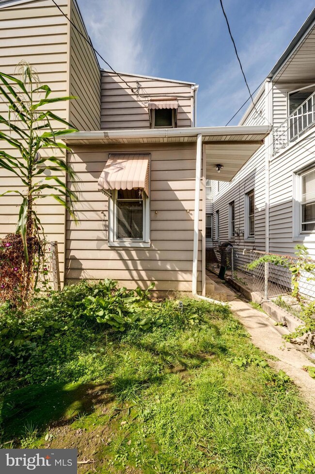 1557 N 10th St, Reading, PA 19604 - photo 3