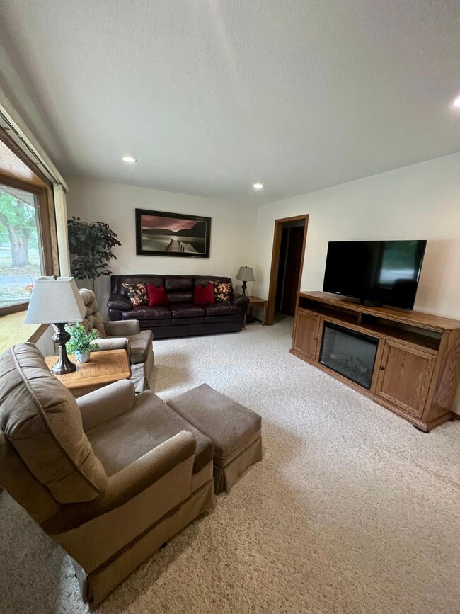 8139 Colfax Ave S, Bloomington, MN 55420 - photo 6