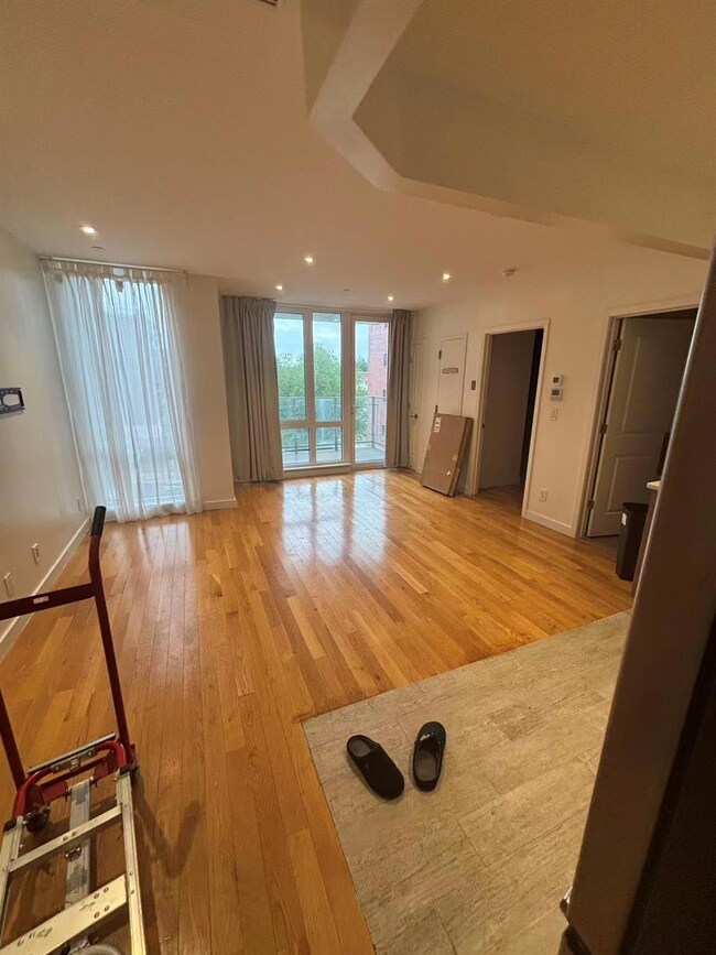 4223 Parsons Blvd unit 5D, Flushing, NY 11355 - photo 3